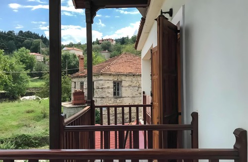 Lake Plastiras Apartment | Studio Apartment 'Hotel Antigoni Triple Room 12' with Lake View, Wi-Fi and Air Conditioning