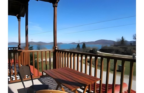 Lake Plastiras Apartment | Studio Apartment 'Hotel Antigoni Triple Room 12' with Lake View, Wi-Fi and Air Conditioning