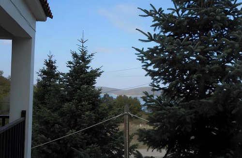 Lake Plastiras Apartment | Studio Apartment 'Hotel Antigoni Triple Room 15' with Lake View, Wi-Fi and Air Conditioning