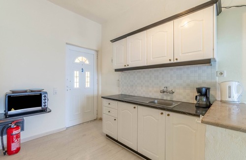 Agia Pelagia Chlomou Apartment | Studio Apartment 'Nikos Seaside 5' with Sea View, Wi-Fi and Air Conditioning