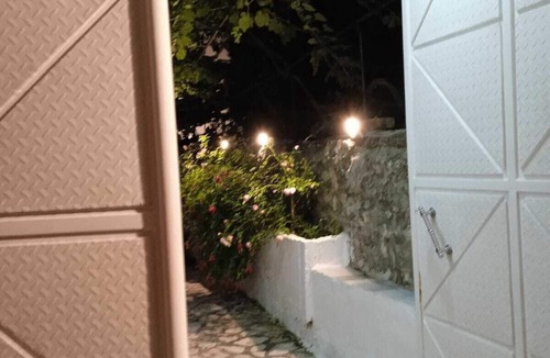 Lukove Apartment | Studio Apartment - Sleeps 2, Balcony & Parking