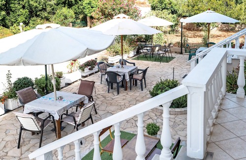Sami Apartment | Studio "Daratos 4" with Shared Garden & Wi-Fi