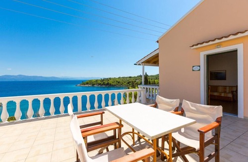 Katsimatika Apartment | Studio 'Dolphin Villa 3' with Sea View, Wi-Fi and Air Conditioning