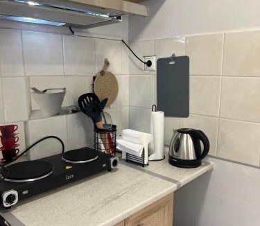 Vouliagmeni Apartment | Studio next to the Beach