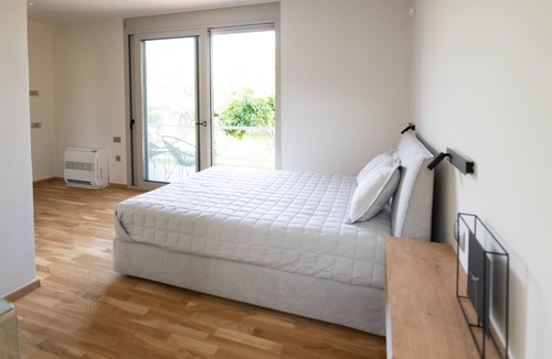 Rio House | Studio Rio: Unique space with garden and garage