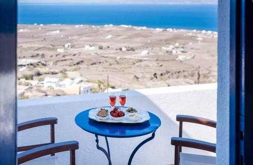 Finikia Apartment | Stunning 1BR Suite next to the Ocean in Santorini