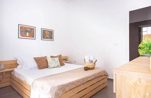 Himare Apartment | Stylish 1 SUPER Central Studio Ap