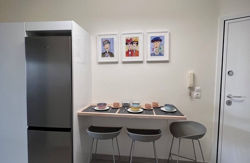 Athens Apartment | Stylish 1BR Apt. Opposite Metro- Balcony & Rooftop Lounge with Acropolis View
