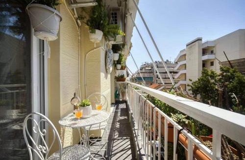 Pasalimani Apartment | Stylish Apartment with Balcony near Marina Zeas and Port Access
