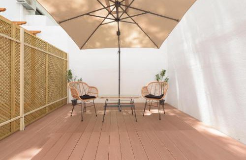Neos Kosmos Apartment | Stylish elevated ground floor studio with yard