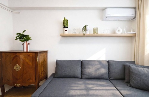 Kypseli Apartment | Stylish Lower Ground Apt in Vibrant Kypseli by ΜΡS