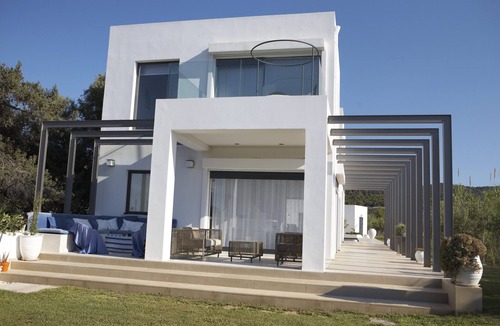 Vagia Villa | Sublime architect-designed villa on the beach