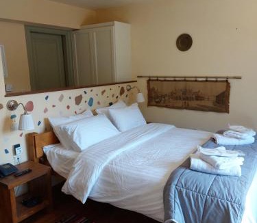 Karpenisi Apartment | Suite Korfes-Ένας Αυτόνομος Όροφος Πέτρινης Βίλας