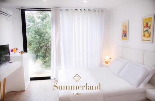 Qazim Pali Hotel | Summer Land