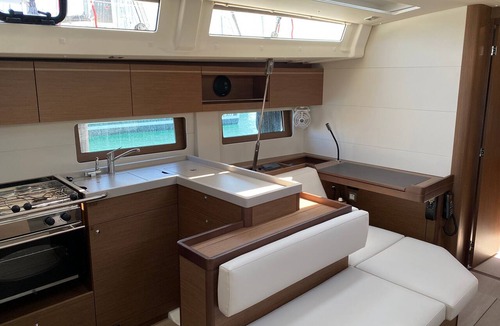 Skiathos Boat Rental | Sun-Kissed Sailing Adventure in Islas Esporadas