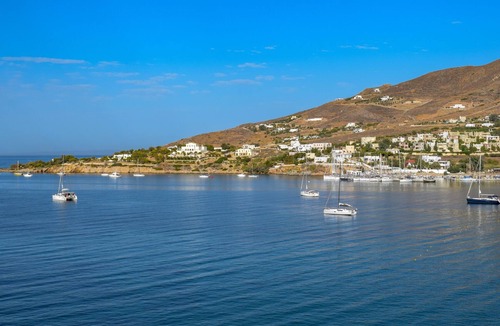 Finikas Boat Rental | Sun-Kissed Sailing Adventure in the Stunning Cyclades Islands