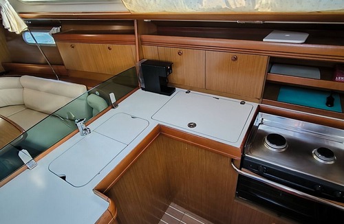 Piraeus Boat Rental | Sun-Kissed Sailing Adventure in Islas Sarónicas
