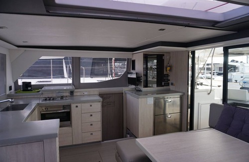 Alimos Boat Rental | Sun-Kissed Sailing Adventure in Islas Sarónicas