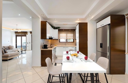 Georgioupolis House | Sunlight Villa with Heated Pool