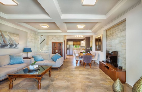 Pallini Villa | Sunny Exclusive Tria