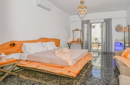 Old Town Rethymnon House | Sunny Palm Room Crete