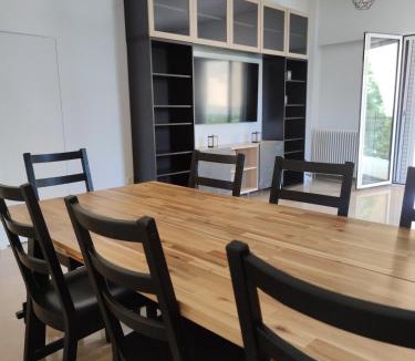 Vari-Voula-Vouliagmeni Apartment | Sunny Paradise in Voula