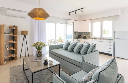 Petaloudes Apartment | Sunset, Luxury Apartment