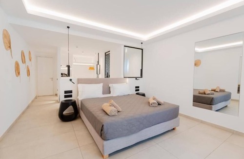Klouvas House | Superior Double Suite with Jacuzzi