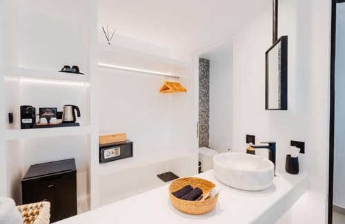 Klouvas House | Superior Double Suite with Jacuzzi