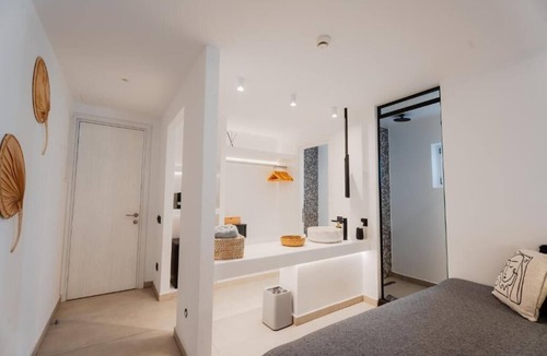 Klouvas House | Superior Double Suite with Jacuzzi