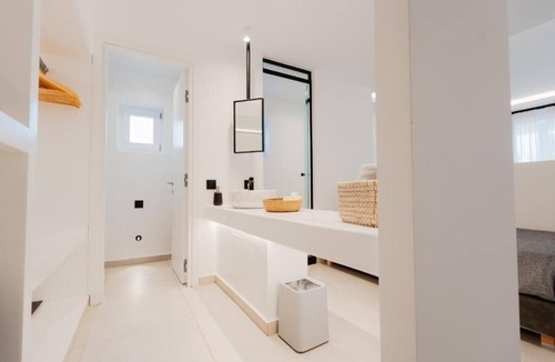 Klouvas House | Superior Double Suite with Jacuzzi