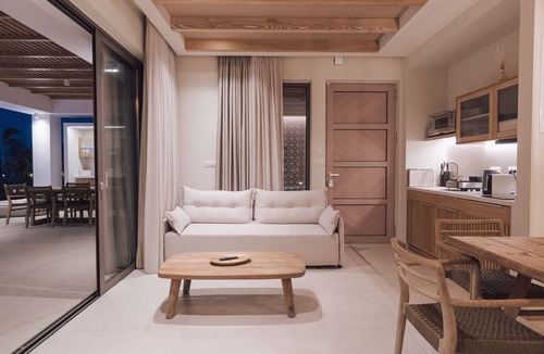 Tingaki Villa | TAF Beach Villas with Tesla Car and Heated Pool