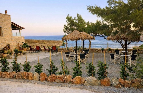 Omales Condo | Tainaros Rooms - Beachfront Comfy Getaway