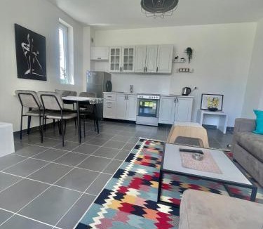 Sakës Apartment | Tale beachfront flat