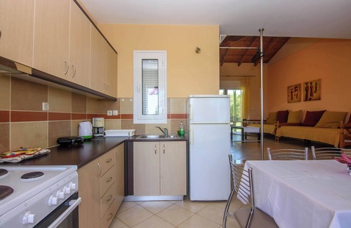 Agrilos House | Terpsi Mezonnete 2 - Kyparissia Garden Retreat