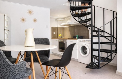 Ampelokipoi Apartment | Tetrapoleous Loft