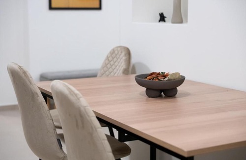 Agios Panteleimonas Apartment | The Athenian Cedar