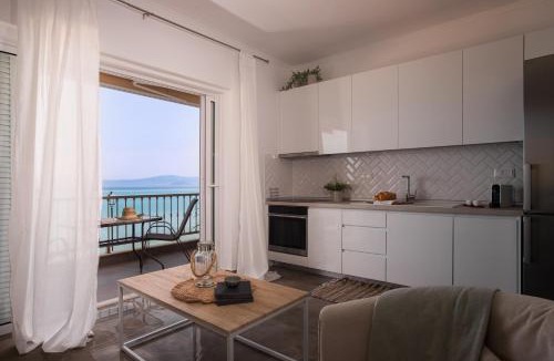 Haniotis Apartment | The Beach House - Steps from the Sea Hanioti