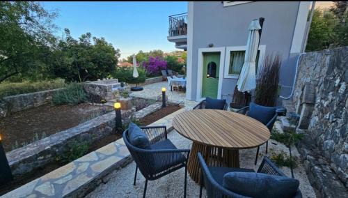 Makriotika Villa | The Blooming House