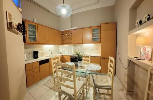 Peiraiki Apartment | The Captain's Quarters
