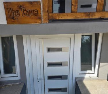 Mejë Apartment | The Cave