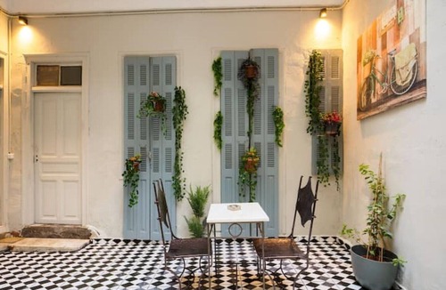 Exarhia Apartment | The Chess Garden of Athens