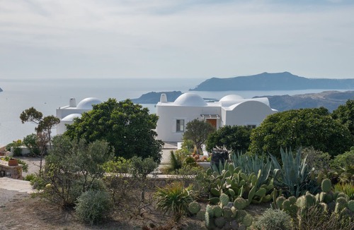 Santorini Villa | The Dome House Retreat: a Caldera Estate