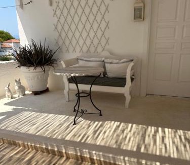 idhra House | The home overlooking the harbor