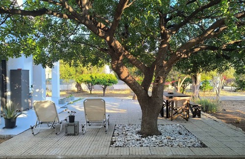 Kineta Villa | The Modern Cottage near Beach | Garden & Sea Views | Close to Athens & Corinth