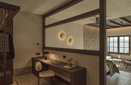 Tsepelovo House | The Signature suite with indoor Jacuzzi by Oreno
