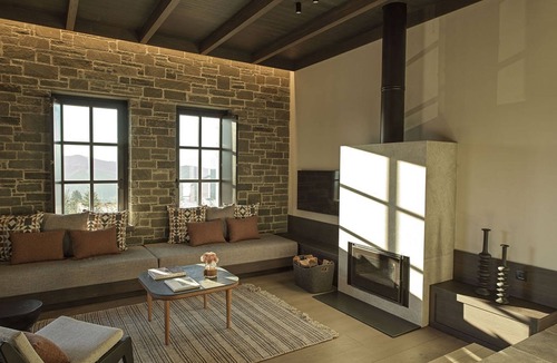 Tsepelovo House | The Signature suite with indoor Jacuzzi by Oreno