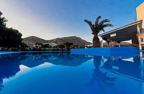 Emporio Hotel | The Three anchors Rooms Perissa