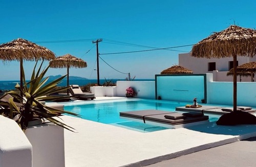 Vourvoulos Hotel | The Vine Suites