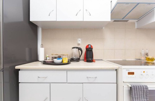 Pasalimani House | The White House, 2-BDR just steps from Marina Zeas